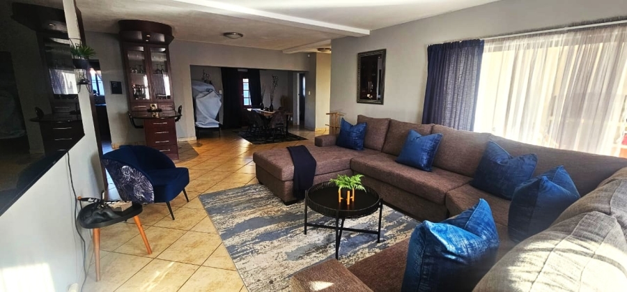 To Let 4 Bedroom Property for Rent in Safari Gardens North West